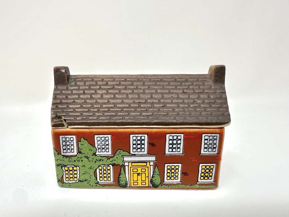 The Manor # 24 of set 3 Wade Whimsey On Why 1982 Miniature Vintage MCM House